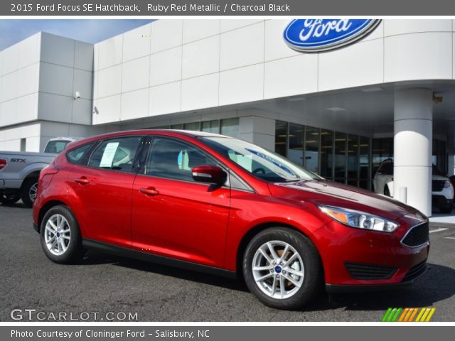 2015 Ford Focus SE Hatchback in Ruby Red Metallic