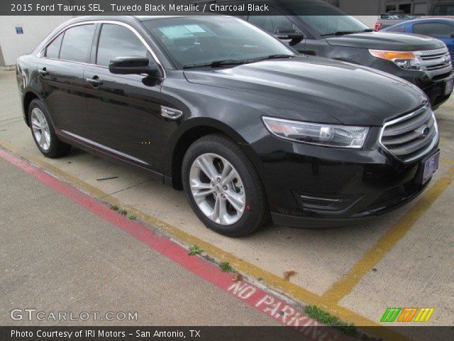 2015 Ford Taurus SEL in Tuxedo Black Metallic