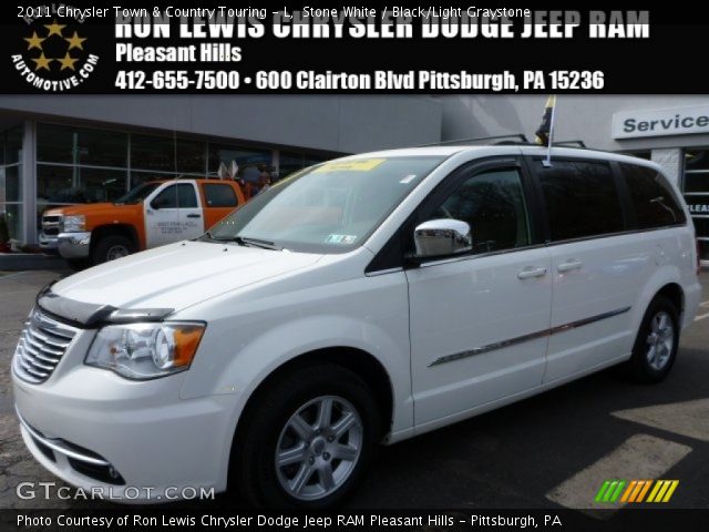 2011 Chrysler Town & Country Touring - L in Stone White