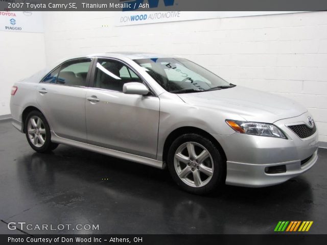 2007 Toyota Camry SE in Titanium Metallic