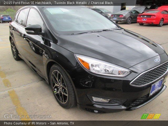 2015 Ford Focus SE Hatchback in Tuxedo Black Metallic
