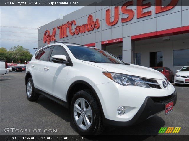 2014 Toyota RAV4 XLE in Super White