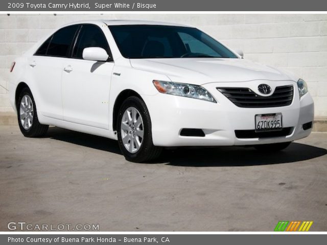 2009 Toyota Camry Hybrid in Super White