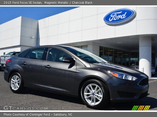 2015 Ford Focus SE Sedan in Magnetic Metallic