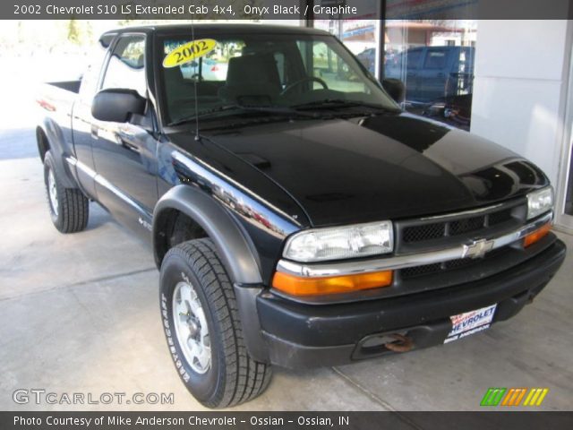 2002 Chevrolet S10 LS Extended Cab 4x4 in Onyx Black