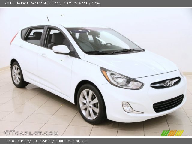 2013 Hyundai Accent SE 5 Door in Century White