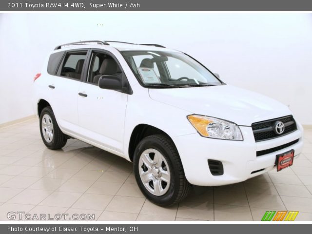 2011 Toyota RAV4 I4 4WD in Super White