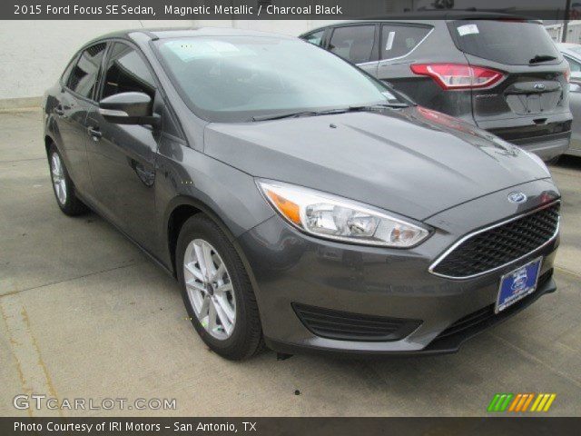 2015 Ford Focus SE Sedan in Magnetic Metallic