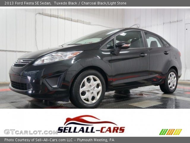 2013 Ford Fiesta SE Sedan in Tuxedo Black