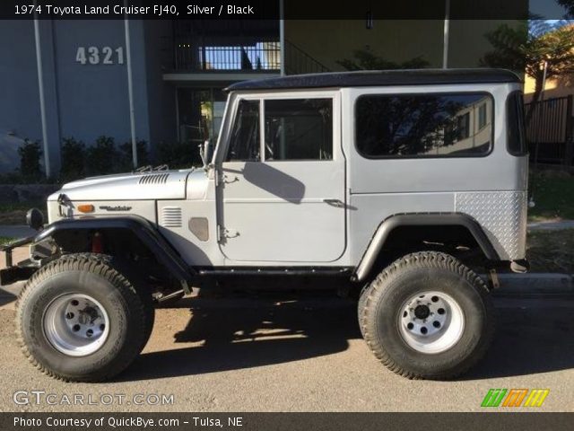 1974 Toyota Land Cruiser FJ40 in Silver
