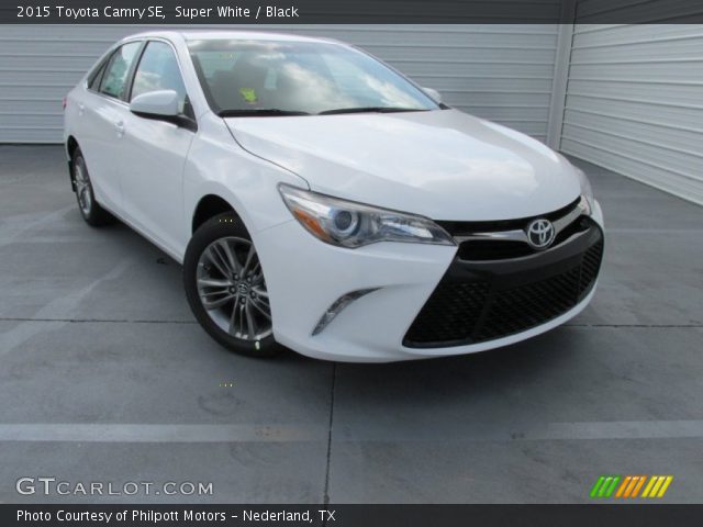 2015 Toyota Camry SE in Super White