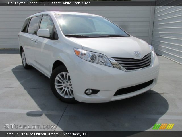 2015 Toyota Sienna XLE in Blizzard White Pearl
