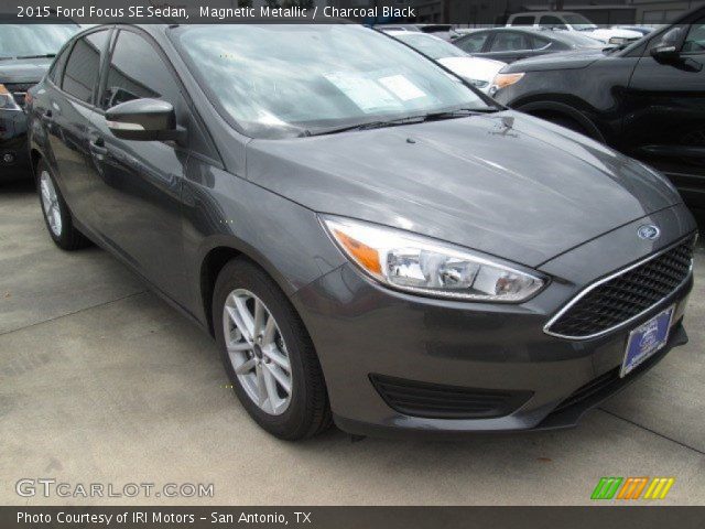 2015 Ford Focus SE Sedan in Magnetic Metallic