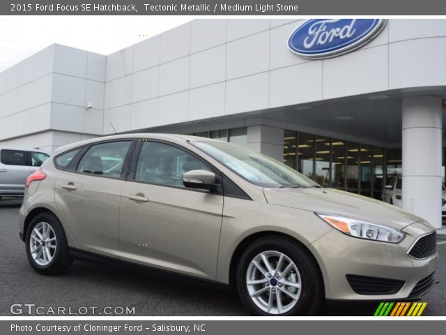 2015 Ford Focus SE Hatchback in Tectonic Metallic