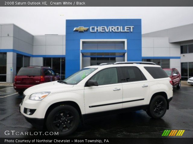 2008 Saturn Outlook XE in Cream White