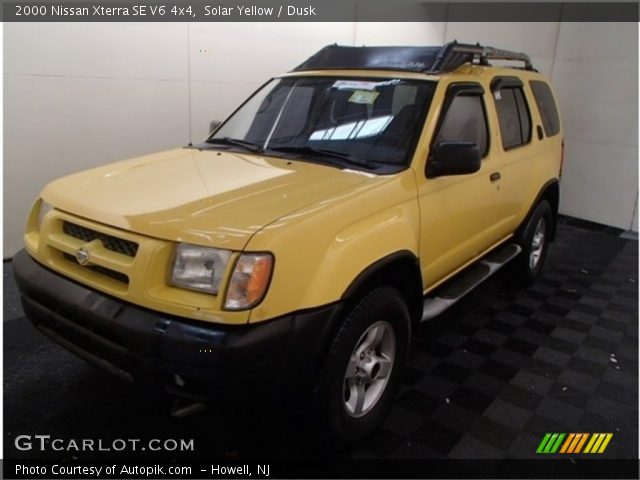 2000 Nissan Xterra SE V6 4x4 in Solar Yellow