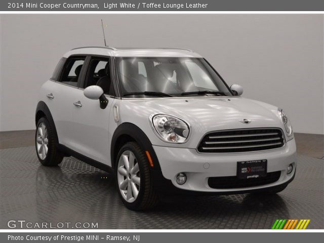 2014 Mini Cooper Countryman in Light White