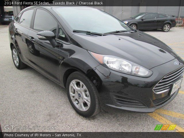 2014 Ford Fiesta SE Sedan in Tuxedo Black