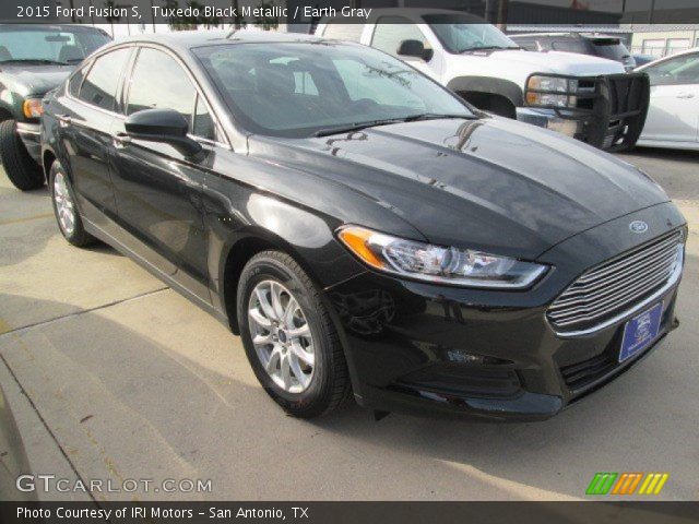 2015 Ford Fusion S in Tuxedo Black Metallic