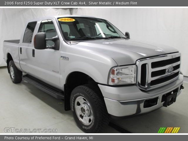 2006 Ford F250 Super Duty XLT Crew Cab 4x4 in Silver Metallic