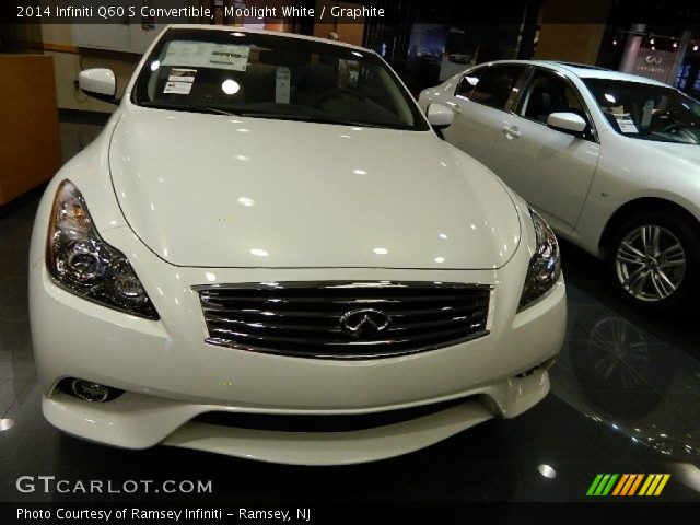 2014 Infiniti Q60 S Convertible in Moolight White