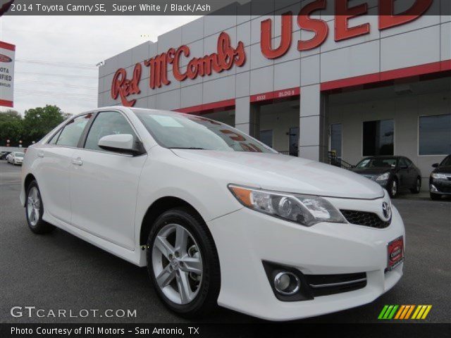 2014 Toyota Camry SE in Super White