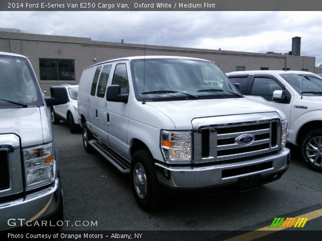 2014 Ford E-Series Van E250 Cargo Van in Oxford White