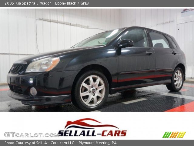 2005 Kia Spectra 5 Wagon in Ebony Black