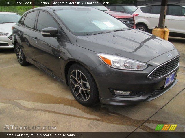 2015 Ford Focus SE Sedan in Magnetic Metallic
