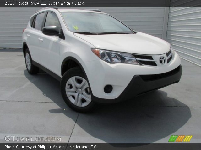 2015 Toyota RAV4 LE in Super White