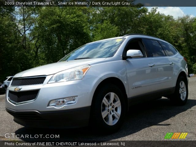 2009 Chevrolet Traverse LT in Silver Ice Metallic