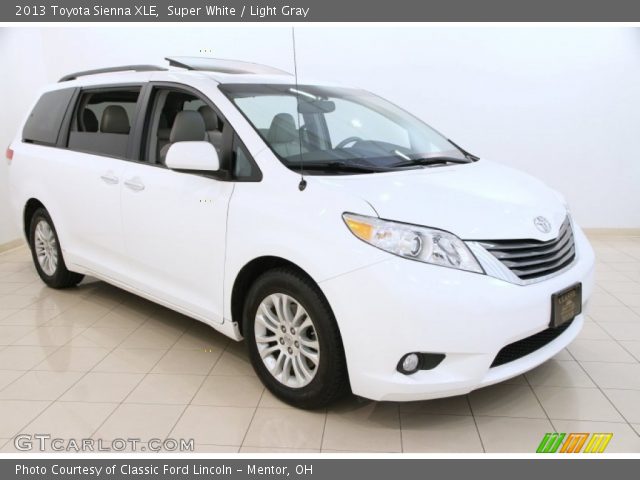 2013 Toyota Sienna XLE in Super White