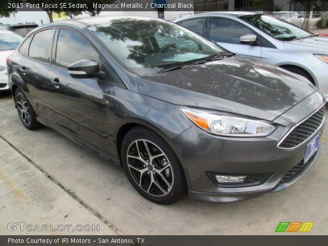 2015 Ford Focus SE Sedan in Magnetic Metallic