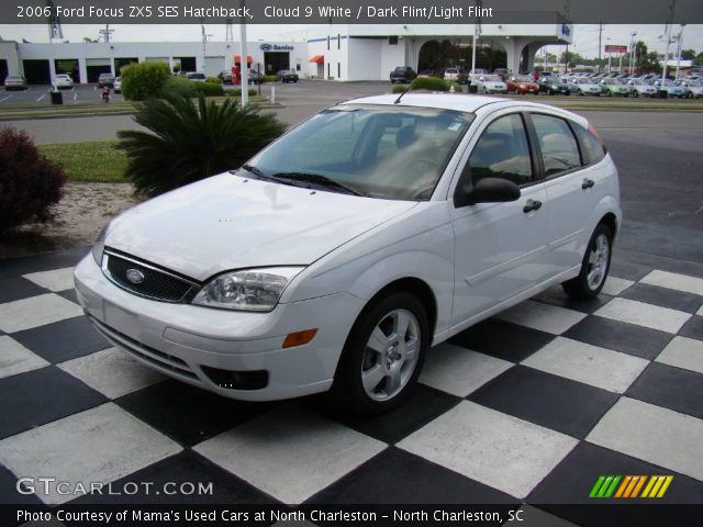 2006 Ford Focus ZX5 SES Hatchback in Cloud 9 White