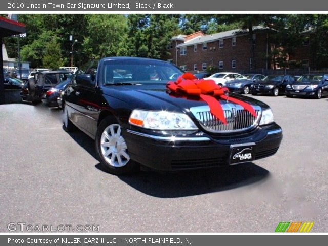 2010 Lincoln Town Car Signature Limited in Black