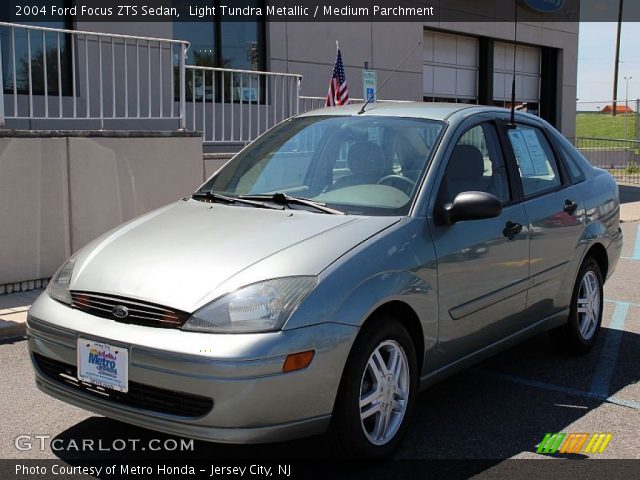 2004 Ford Focus ZTS Sedan in Light Tundra Metallic