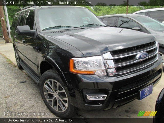 2015 Ford Expedition XLT in Tuxedo Black Metallic