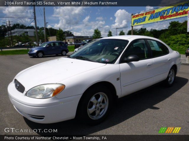 2004 Ford Taurus SES Sedan in Vibrant White