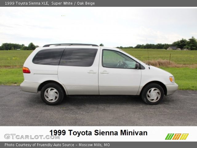 1999 Toyota Sienna XLE in Super White