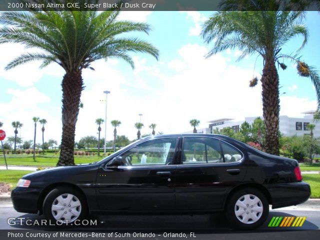 2000 Nissan Altima GXE in Super Black