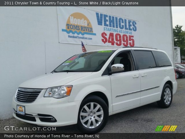 2011 Chrysler Town & Country Touring - L in Stone White