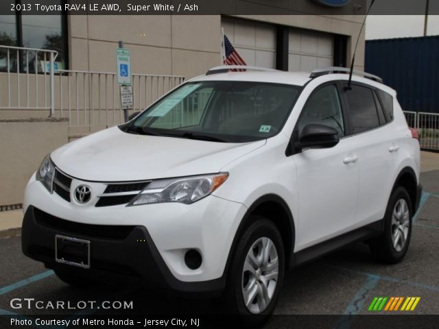 2013 Toyota RAV4 LE AWD in Super White