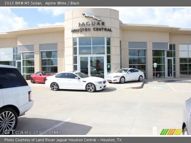 2013 BMW M5 Sedan in Alpine White