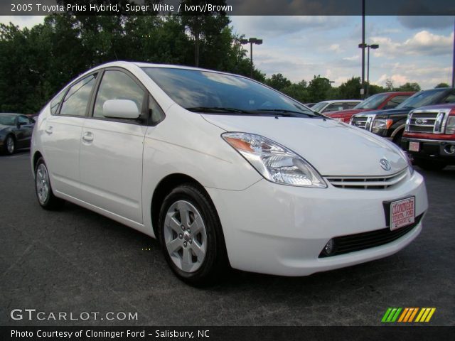 2005 Toyota Prius Hybrid in Super White