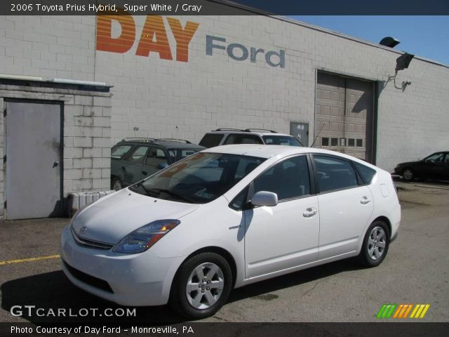 2006 Toyota Prius Hybrid in Super White