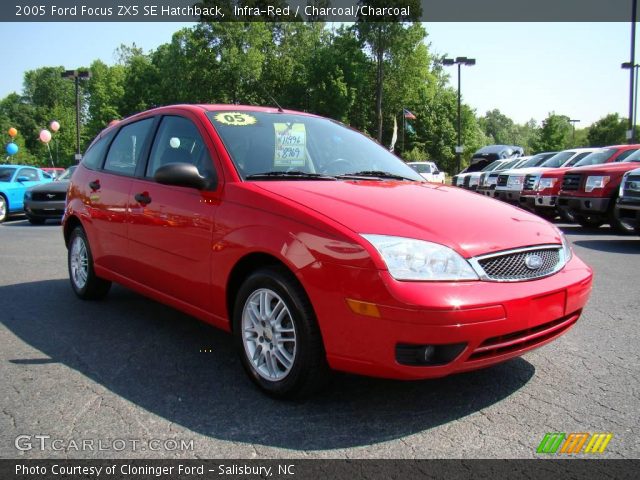 2005 Ford Focus ZX5 SE Hatchback in Infra-Red