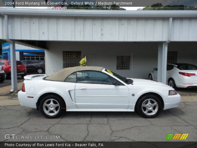 2004 Ford Mustang V6 Convertible in Oxford White