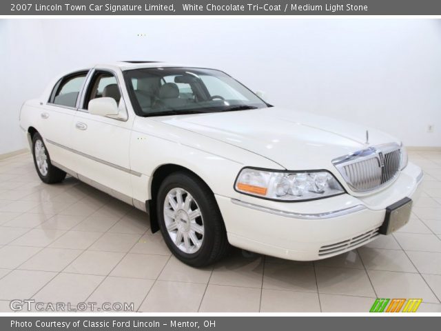 2007 Lincoln Town Car Signature Limited in White Chocolate Tri-Coat