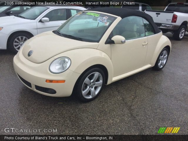 2006 Volkswagen New Beetle 2.5 Convertible in Harvest Moon Beige