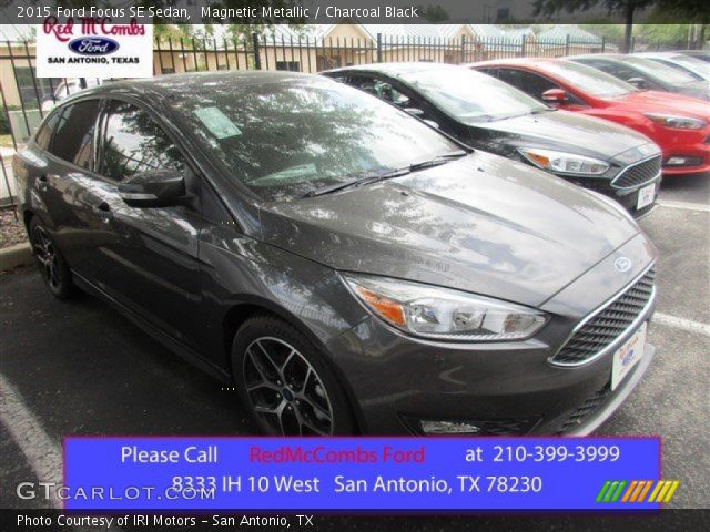 2015 Ford Focus SE Sedan in Magnetic Metallic